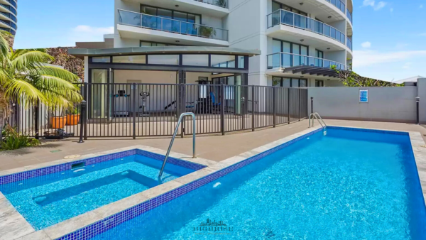 strata pool renovation = logo